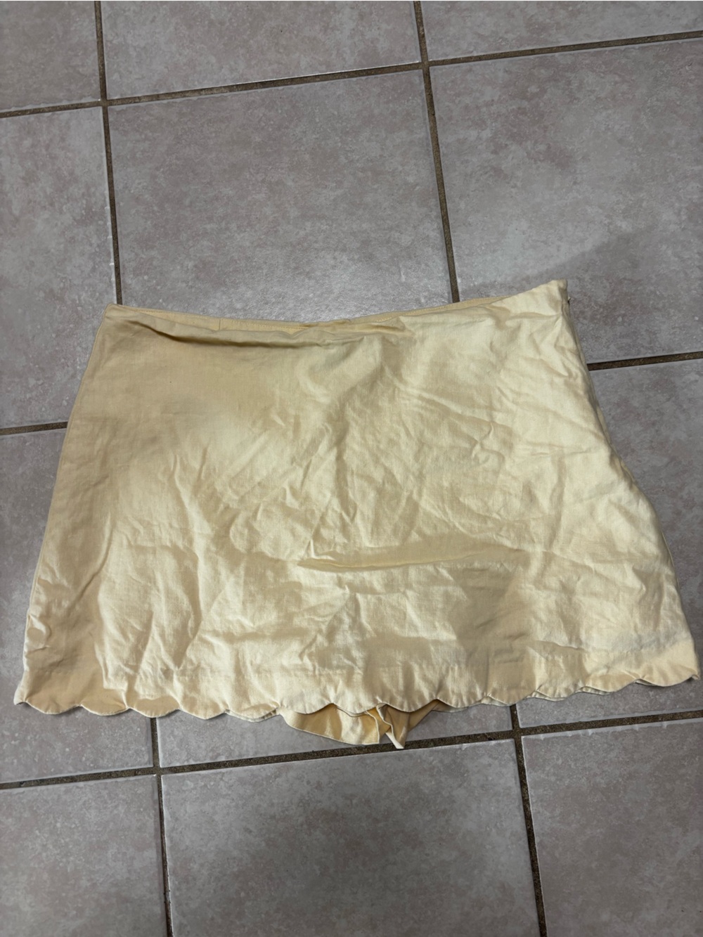 GAP Girls Pale Yellow Scalloped Hem Skort size M